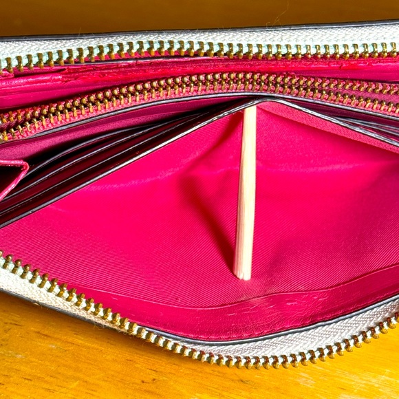 Coach Limiteded Edition continental zip around wallet With Pop Floral Print - Picture 16 of 16